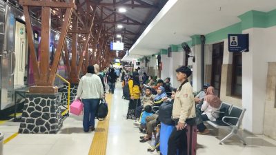 Pasca Erupsi Gunung Anak Krakatau, KAI Imbau Penumpang Gunakan Masker