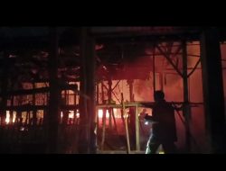 Korsleting Blower Picu Kebakaran Kandang Ayam di Kanigoro, Kerugian Rp200 Juta