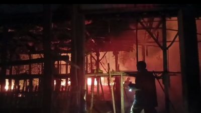 Korsleting Blower Picu Kebakaran Kandang Ayam di Kanigoro, Kerugian Rp200 Juta