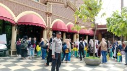 Polisi Patroli di Kampung Coklat Blitar, Pastikan Wisatawan Aman dan Nyaman