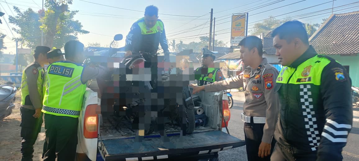Astrea Vs Vega, Tiga Pelajar di Blitar Tabrakan, Tiga Pelajar Dilarikan ke Rumah Sakit