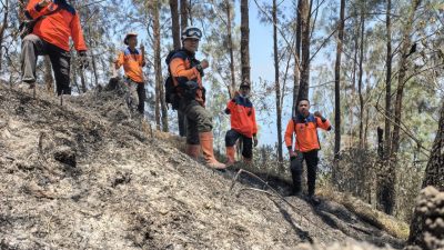 Padamkan Karhutla Gunung Buthak Blitar, Helikopter Water Bombing Dikerahkan