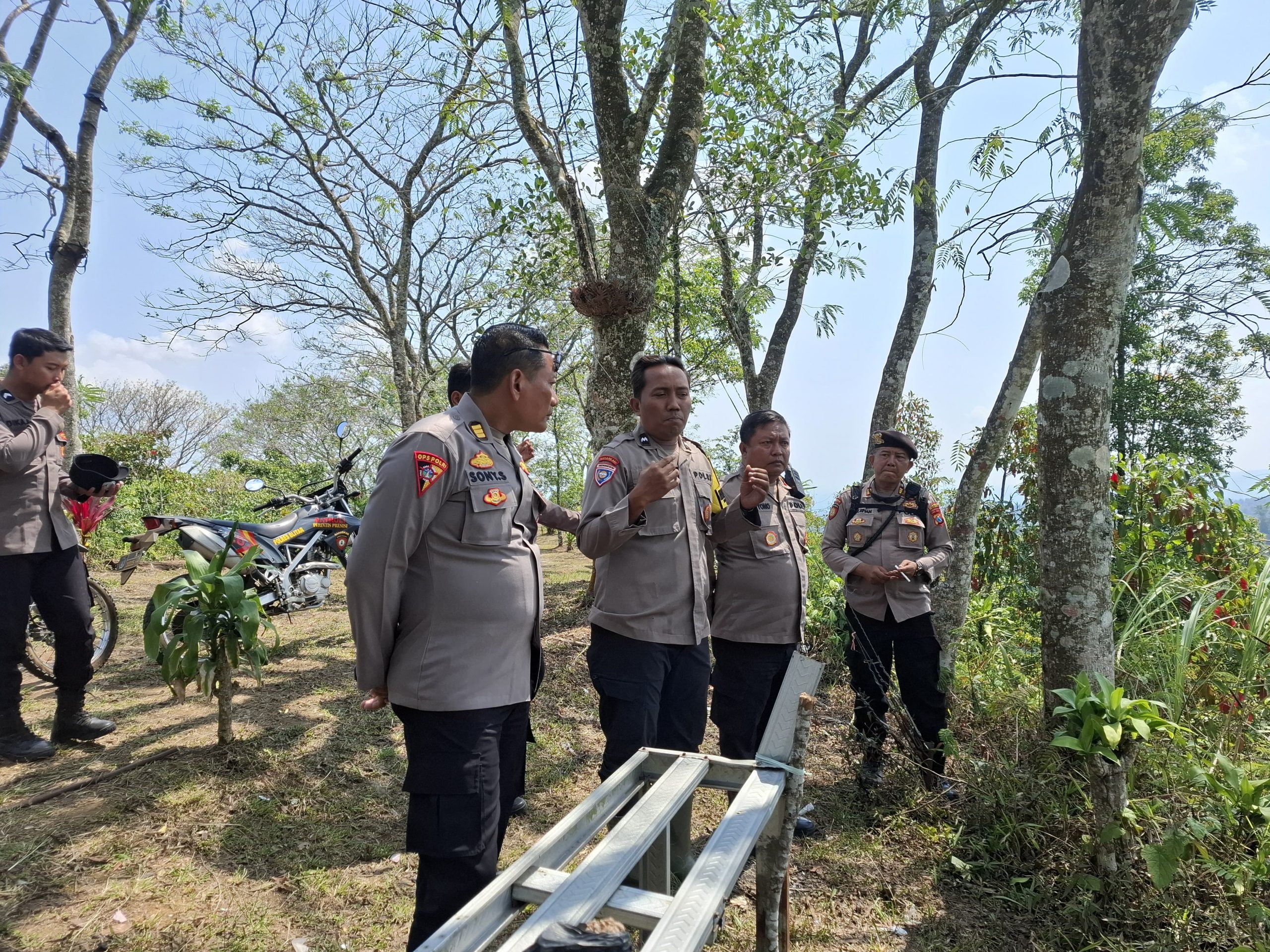 Antisipasi Api Meluas, Polres Blitar Intensifkan Patroli Karhutla di Desa Krisik