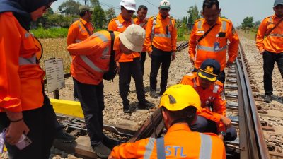 KAI Daop 7 Madiun Cek Jalur Kediri-Tulungagung, Pastikan Petugas Siap dan Sehat