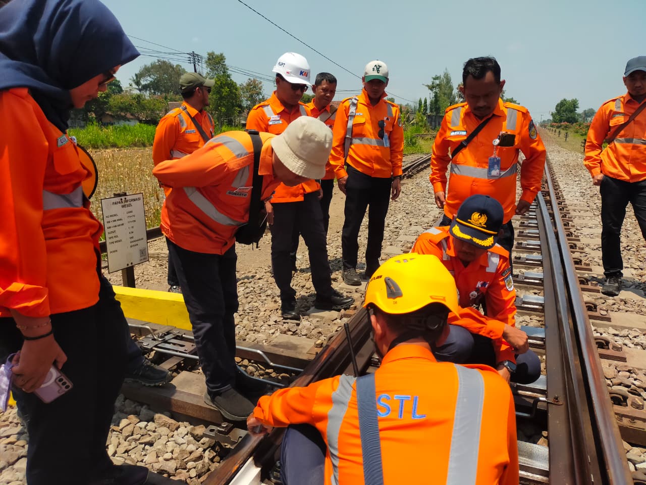 KAI Daop 7 Madiun Cek Jalur Kediri-Tulungagung, Pastikan Petugas Siap dan Sehat