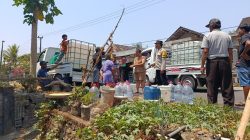 Tiga Pilar Gandusari Salurkan Bantuan Air Bersih untuk Warga Panggungrejo