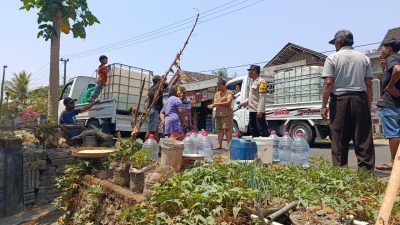 Tiga Pilar Gandusari Salurkan Bantuan Air Bersih untuk Warga Panggungrejo