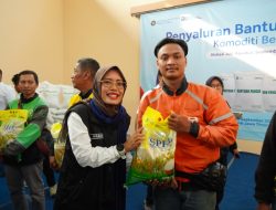 Warga Kabupaten Kediri Menerima Bantuan Beras, Mas Dhito : Sangat Meringankan Warga