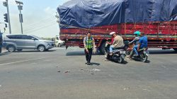 Diduga Terobos Lampu Merah, Pemotor Tewas Terlindas Truk di JLU Lamongan