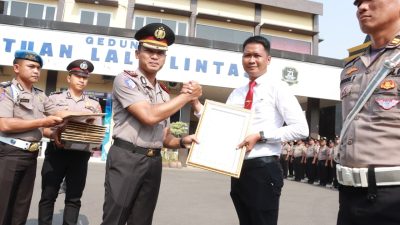 Polres Lamongan Beri Penghargaan kepada 59 Anggota dan Warga, Satu Polisi Naik Pangkat Jadi IPDA