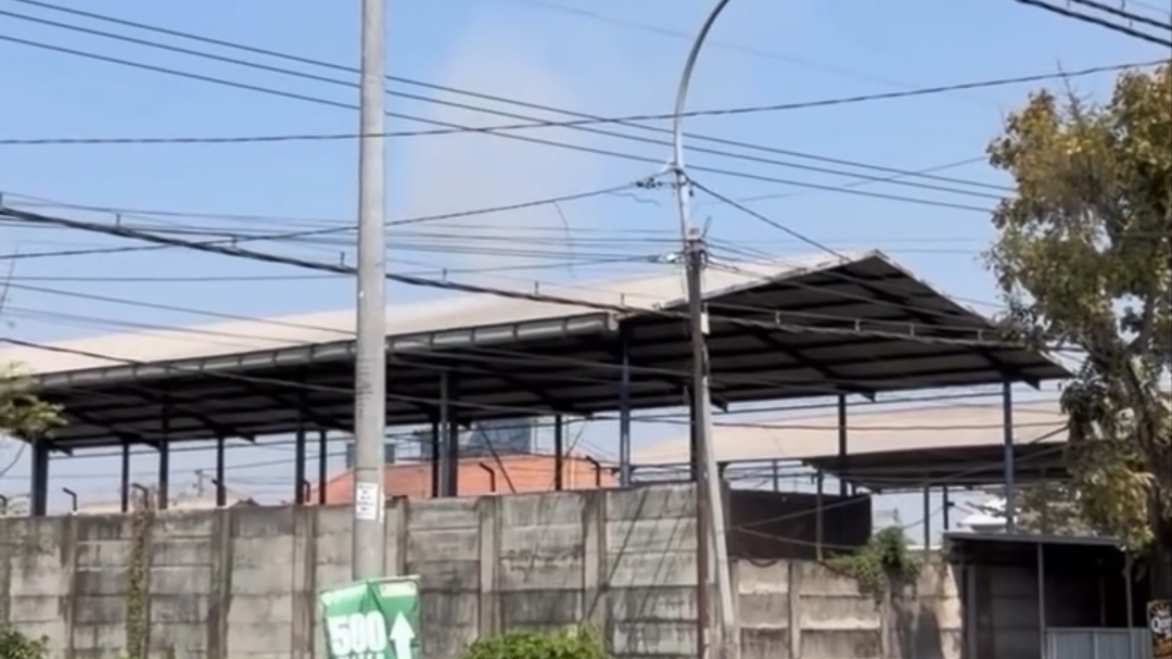Warga Kalikapas Keluhkan Debu dan Bau Pabrik Aspal, Minta Bupati dan DPRD Lamongan Turun Tangan