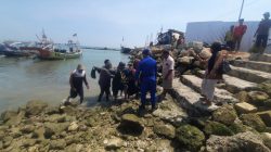 Terjatuh ke Laut Saat Perbaiki Baling-Baling Perahu, Nelayan Lamongan Tewas