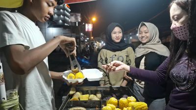 Demi Ibu yang Sakit Kanker, Ilham Marsel Rela Tinggalkan Sekolah dan Berjuang Jualan Polo Pendem di Babat