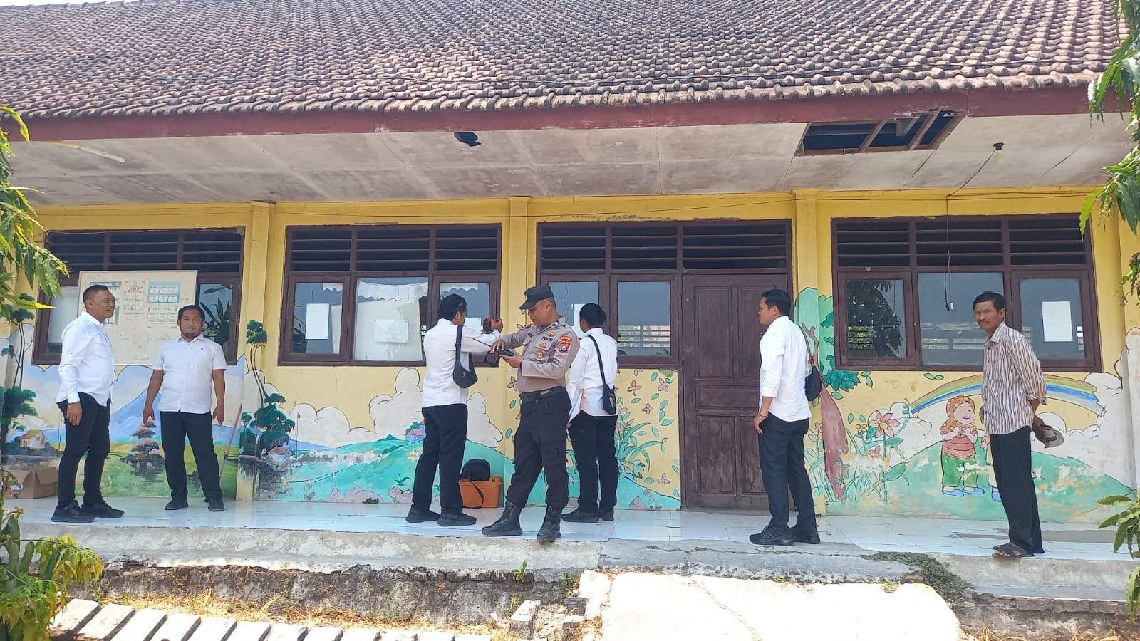 Pria di Sukorame Lamongan Diduga Mengamuk, Kaca Jendela SDN Sewor Pecah