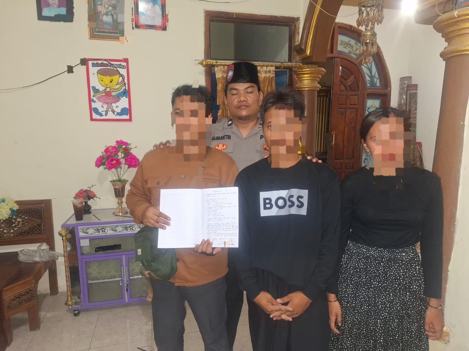 Tagih Utang Bank Plecit, Pria di Lamongan Ambil HP dari Kamar Rumah Warga