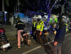 Razia Serentak Polres Lamongan, 218 Botol Miras dan 9 Motor Knalpot Brong Disita