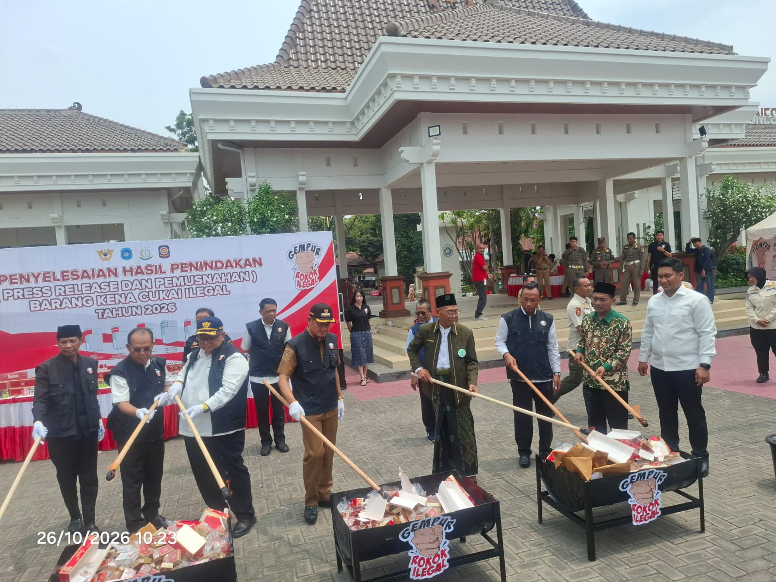 Pemkab Lamongan dan Bea Cukai Musnahkan 835 Ribu Batang Rokok Ilegal Senilai Rp1,23 Miliar