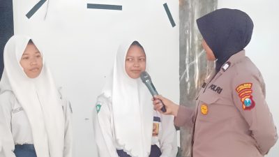 Satreskrim Polres Lamongan Tanamkan Nilai Kedisiplinan kepada Siswa SMPN 4 Lamongan