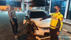 Diduga Alami Serangan Jantung, Pengemudi Baleno Tabrak Tiga Motor dan Ambulans di SPBU Kruwul Lamongan