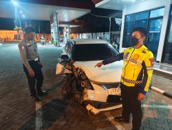 Diduga Alami Serangan Jantung, Pengemudi Baleno Tabrak Tiga Motor dan Ambulans di SPBU Kruwul Lamongan