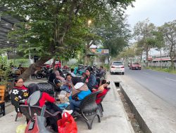 Ngopi Sambil Menikmati Kereta Melintas, Warkop Forum Jelakombo Jombang Buka 24 Jam