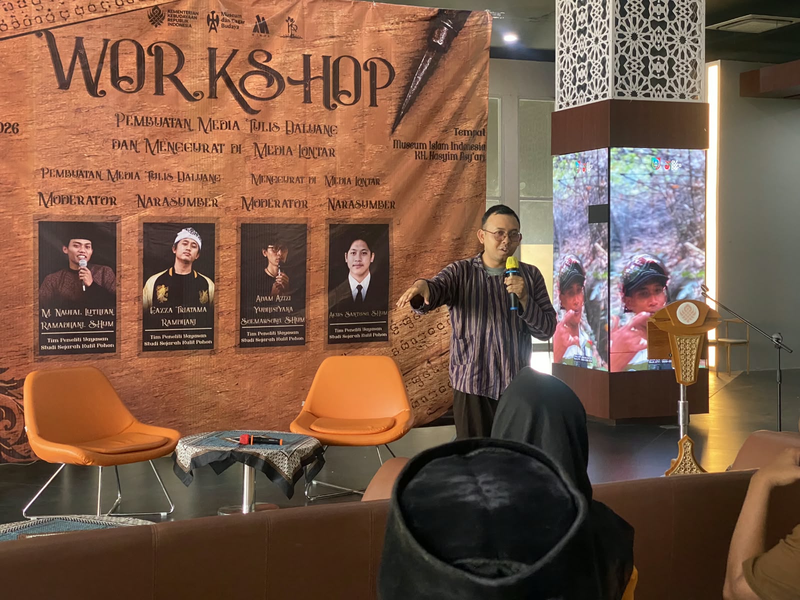 Belajar Menulis di Kulit Kayu dan Lontar, Workshop MINHA Tebuireng Hidupkan Tradisi Literasi Nusantara