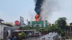 Atap Pondok Al-Hikmah Diwek Jombang Dilalap Api, Puluhan Santri Berhamburan Keluar