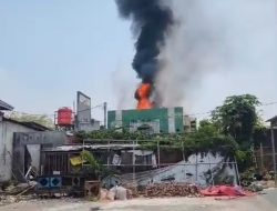 Atap Pondok Al-Hikmah Diwek Jombang Dilalap Api, Puluhan Santri Berhamburan Keluar