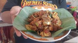 Petis Warisan Keluarga Jadi Magnet, Rujak Mbak Wati di Gudo Jombang Bikin Pelanggan Ketagihan