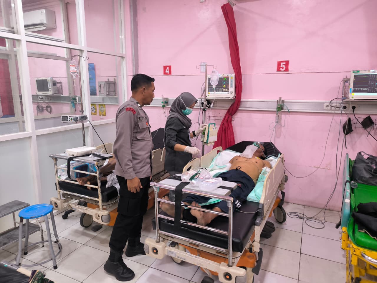 Pikap Muat Buah Terbakar di Peterongan Jombang, Sopir Luka Bakar di Wajah hingga Punggung