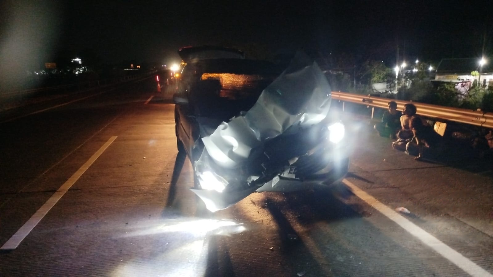 Rombongan Madura Kecelakaan di Tol Jomo, Satu Penumpang Tewas, Empat Luka-Luka