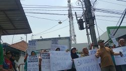 Warga Losari Ploso Kepung Kantor Telkom, Desak Tower BTS Diduga Tak Berizin Dibongkar