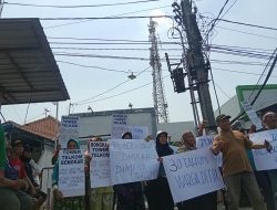 Warga Losari Ploso Kepung Kantor Telkom, Desak Tower BTS Diduga Tak Berizin Dibongkar