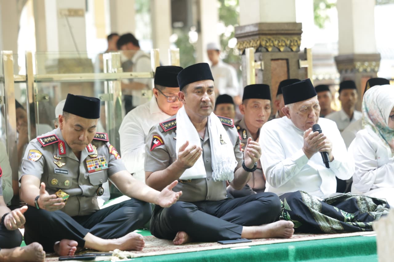 Kapolri Suyudi Ziarah ke Makam Gus Dur di Tebuireng, Gus Fahmi Berharap Polri Kian Dipercaya Publik
