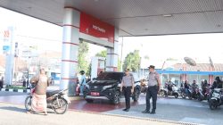 Kapolres Jombang Cek Stok BBM di SPBU Mojosongo, Pastikan Distribusi Berjalan Lancar