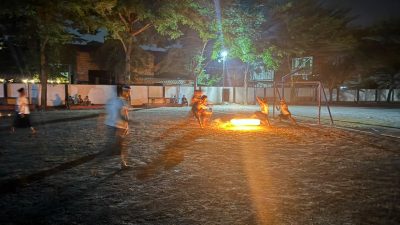 Sepak Bola Api Meriahkan Hari Santri di Jombang, Santri Adu Strategi dengan Bola Membara