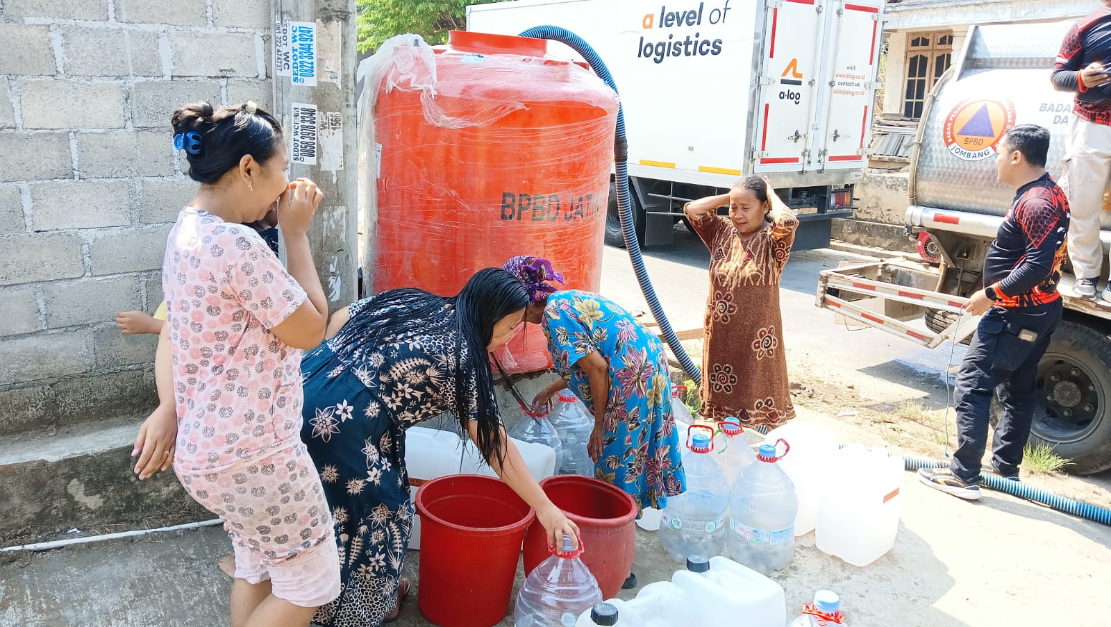 Sepekan Kesulitan Air Bersih, Warga Dusun Ngares Jombang Akhirnya Terima Bantuan BPBD