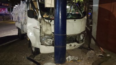 Tabrakan Suzuki Carry dan Isuzu Traga di Peterongan Jombang, Dua Orang Luka Serius