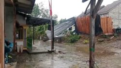 Puting Beliung Terjang Desa Katemas Jombang, Atap Puluhan Rumah dan Kios Rusak