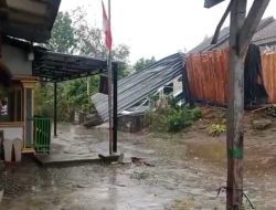 Puting Beliung Terjang Desa Katemas Jombang, Atap Puluhan Rumah dan Kios Rusak