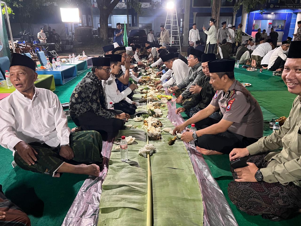 450 Warga Nahdliyin Ikuti Liwetan Akbar PCNU Jombang, Meriahkan Hari Santri 2026450 Warga Nahdliyin Ikuti Liwetan Akbar PCNU Jombang, Meriahkan Hari Santri 2026
