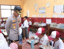 Kapolres Malang Cek MBG Prasmanan, Pastikan Makanan Siswa Aman dan Bergizi