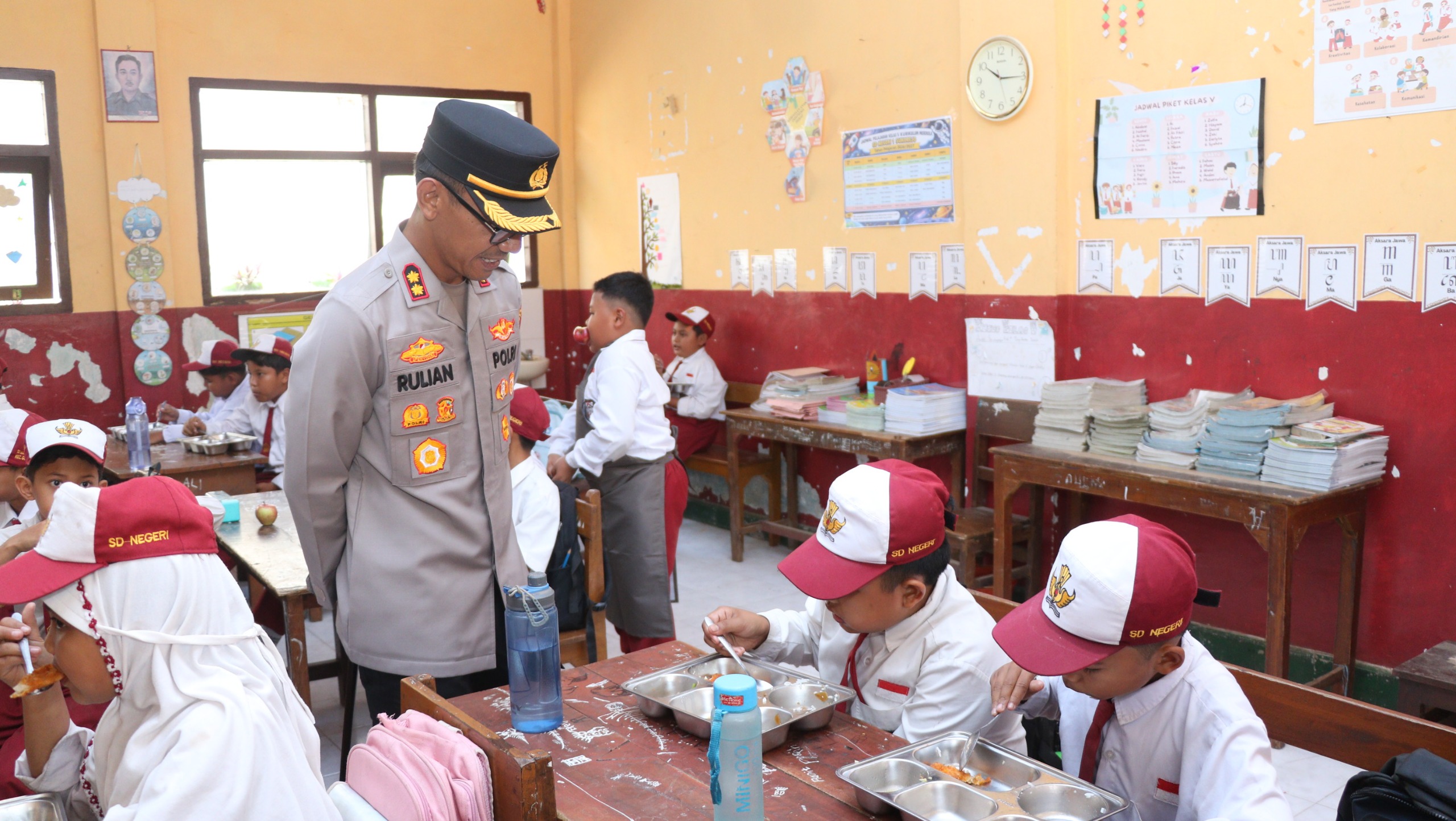 Kapolres Malang Cek MBG Prasmanan, Pastikan Makanan Siswa Aman dan Bergizi