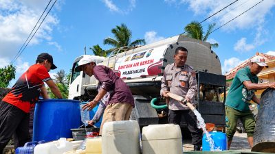 Polres Malang Salurkan 35 Ribu Liter Air Bersih untuk Warga Terdampak Kekeringan
