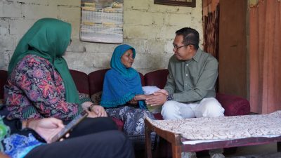 Cak Nur Sapa Warga Tulungrejo, Salurkan Bantuan untuk Lansia dan Penyandang Disabilitas