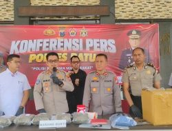 Polres Batu Tangkap Pria Asal Pujon, Diduga Edarkan 5 Kilogram Ganja Lewat Ekspedisi