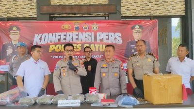 Polres Batu Tangkap Pria Asal Pujon, Diduga Edarkan 5 Kilogram Ganja Lewat Ekspedisi