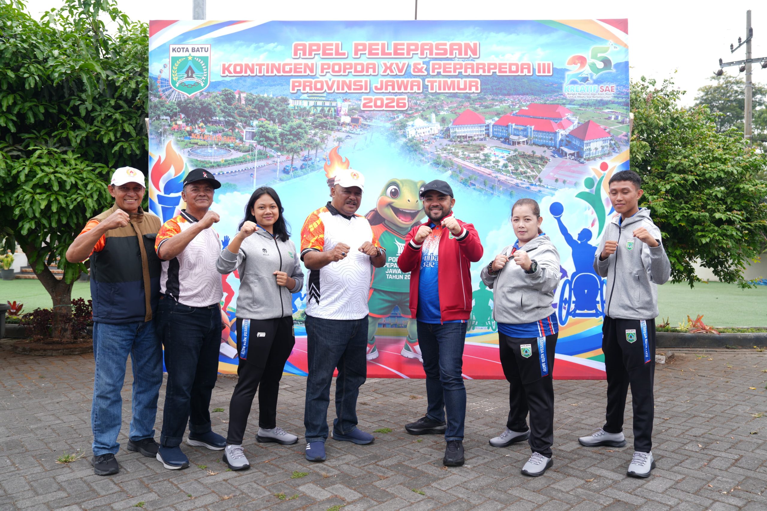 Kota Batu Berangkatkan Kontingen POPDA dan PEPARPEDA Jatim 2026, Atlet Diminta Junjung Sportivitas