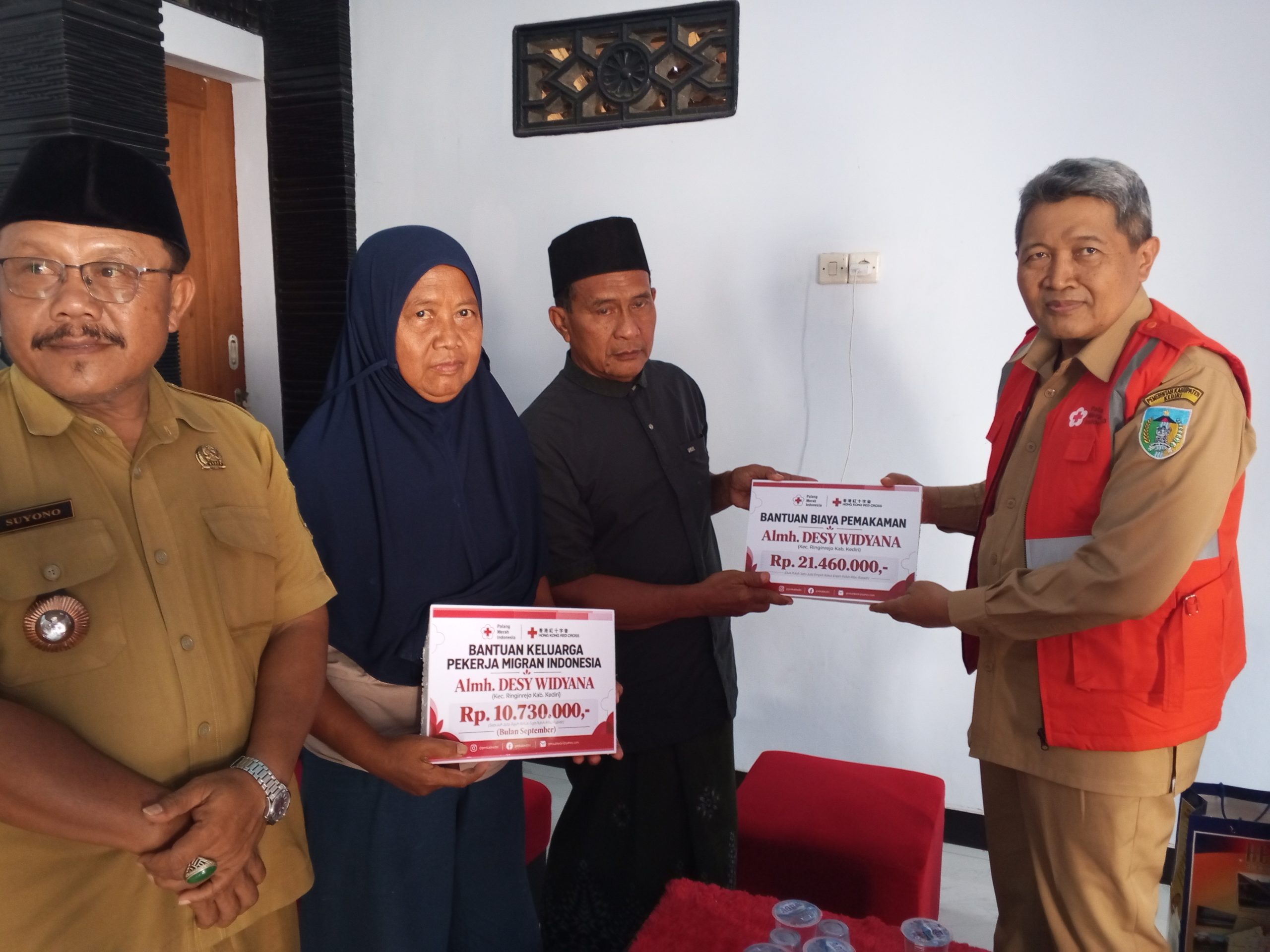 PMI Kabupaten Kediri Salurkan Bantuan Palang Merah Hongkong untuk Keluarga Korban Kebakaran