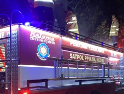 Bakar Daduk Ditinggal, Lahan Tebu Jelang Panen di Kediri Terbakar Hebat